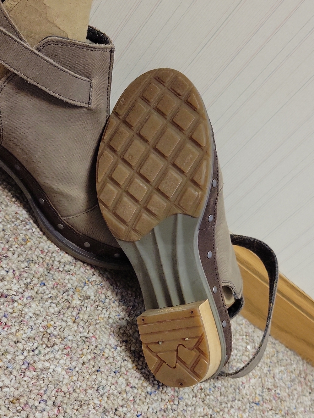 Chaco Cataluna Taupe Leather Open-Back Clog with Buckle Sz 8. Casual Fall - Picture 6 of 8